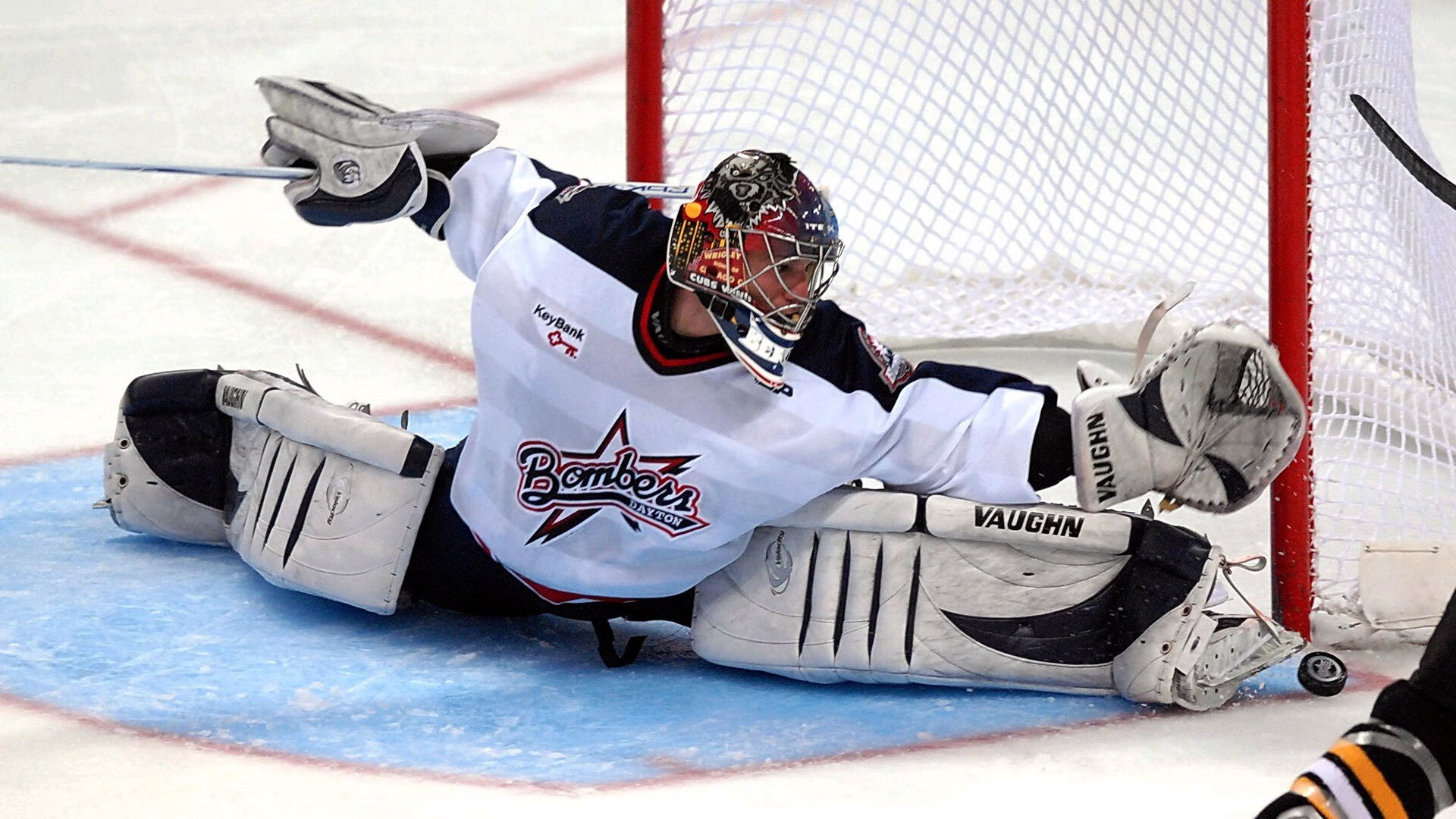 体育赛事直播-当骑士的钢铁洪流淹没公牛，哈登在另一片战场独自加冕—季后赛的两种接管叙事